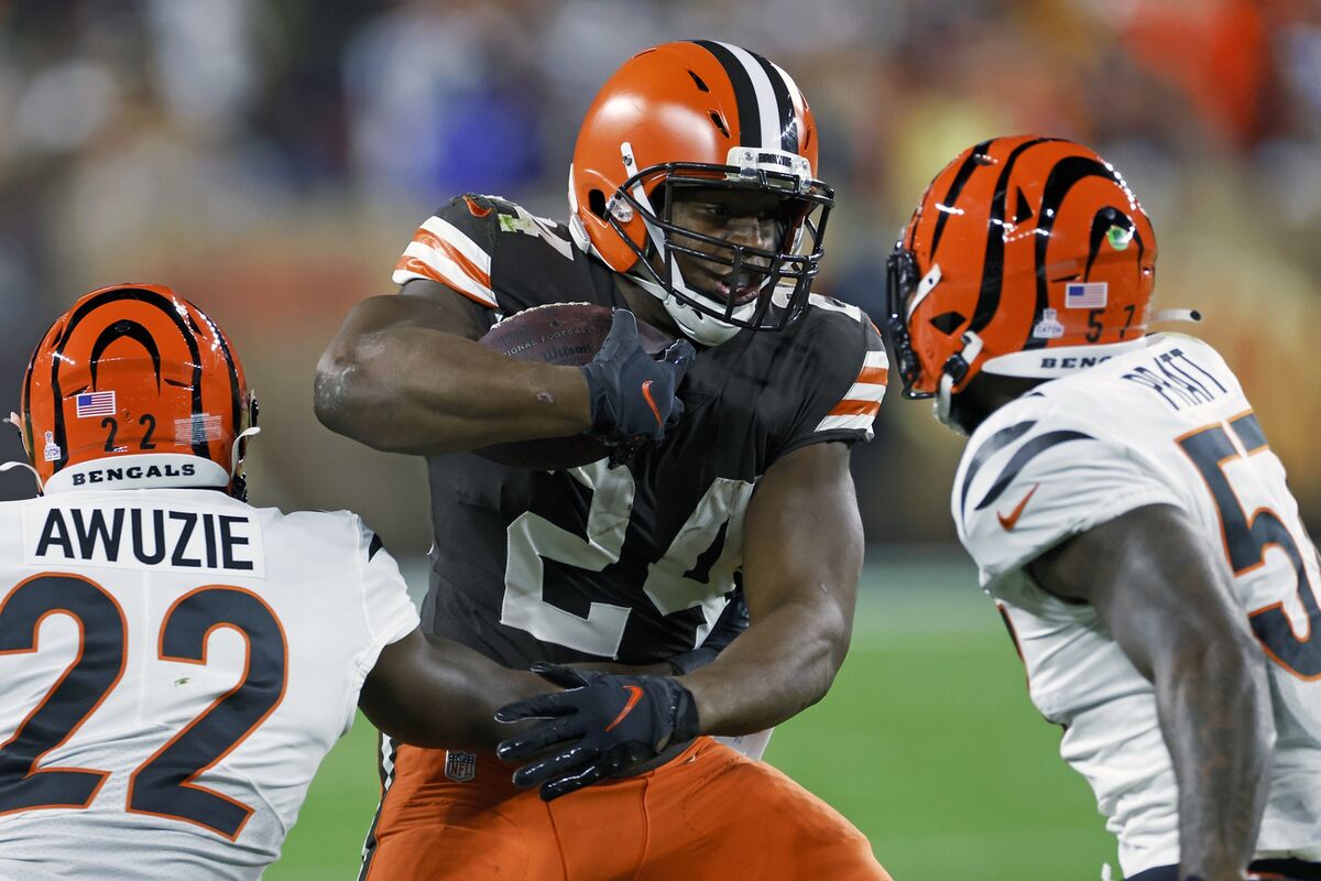 Chubb Runs for 2 TDs, Browns Blast Burrow, Bengals 32-13 - Bloomberg