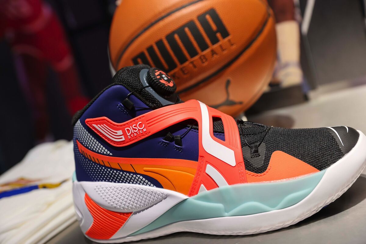 bloomberg.com - Will Davies (News) - Anta Sports to Buy 29% Stake in Puma for $1.8 Billion