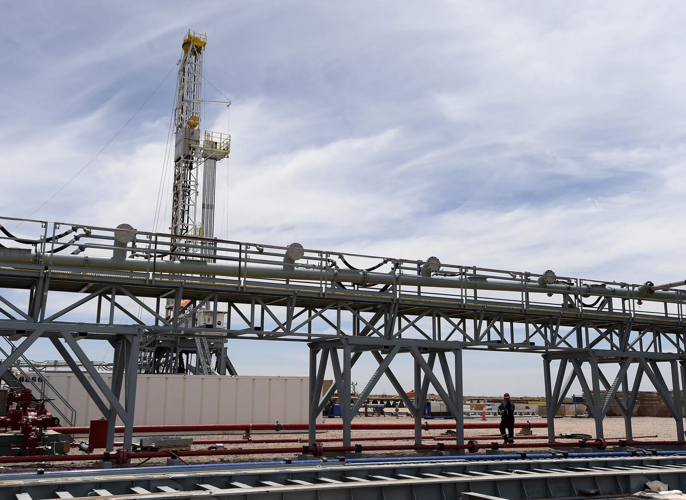 An oil drilling rig at Vaca Muerta Shale oil reservoir.