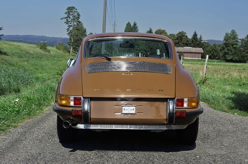 The interior is a cream-color leather that’s highly rare for the car’s era.