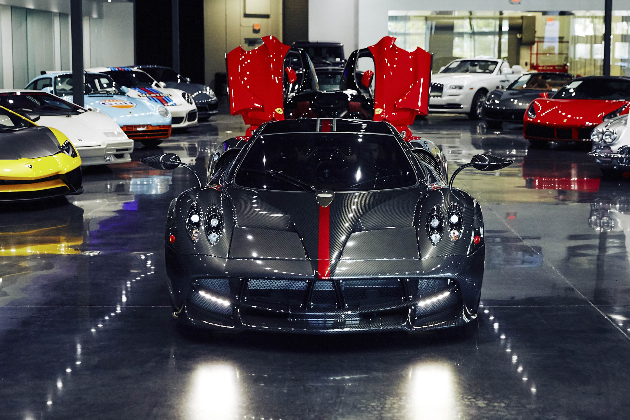 Romancing the Supercar Buyer: How Luxe Car Dealers Clinch a Sale - Bloomberg