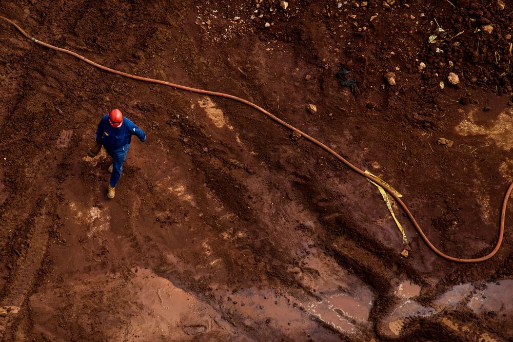 Jamaica S Mining Revival Turns Red Earth To Gold For Hedge Funds Mining Revival Turns Red Earth To Gold