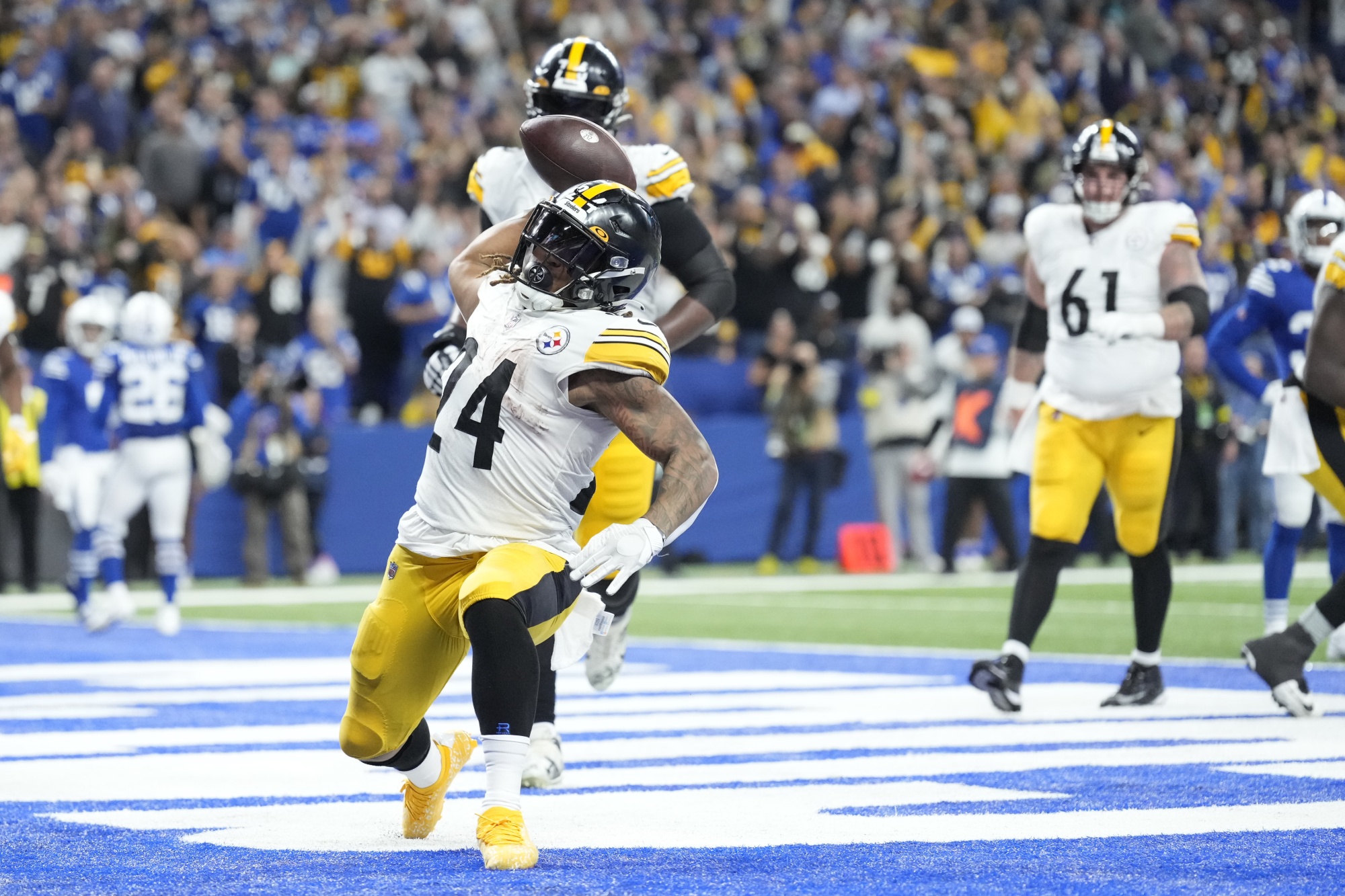 Snell Runs for Go-ahead TD, Steelers Hold Off Colts 24-17 - Bloomberg