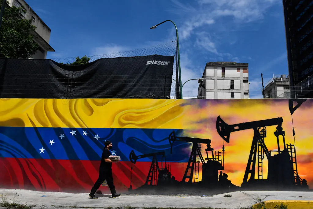 Trump&nbsp;predicted a quick agreement by major oil companies to spend at least $100 billion in Venezuela.