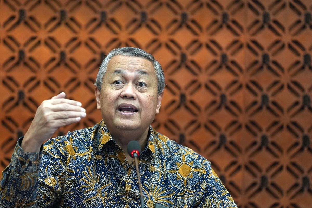 🟪"Banca Centrale Indonesia: Tassi di Interesse Stabili per Difendere il Rupiah"
