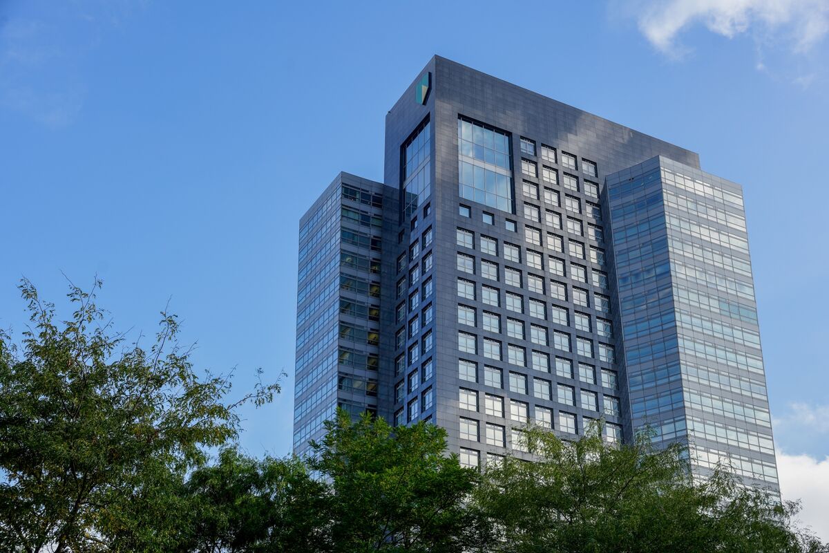 Dutch Government Plans to Cut ABN Amro Stake to 10.5% From 20.7%