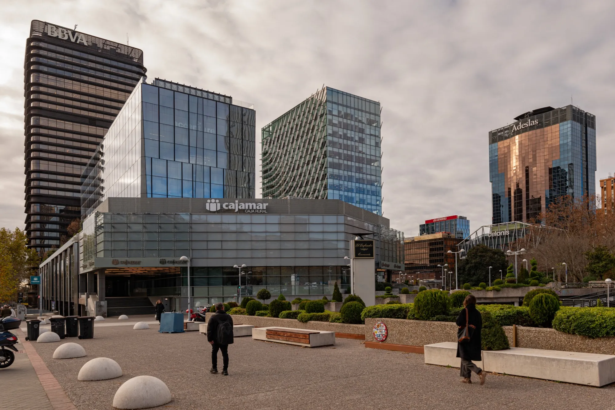 Spanish Stocks Notch Best Year Since 1993 as Banks Drive Rally - Bloomberg