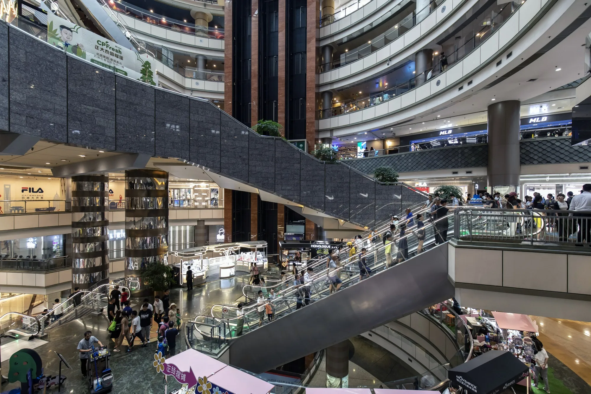 A shopping mall&nbsp;in Shanghai.