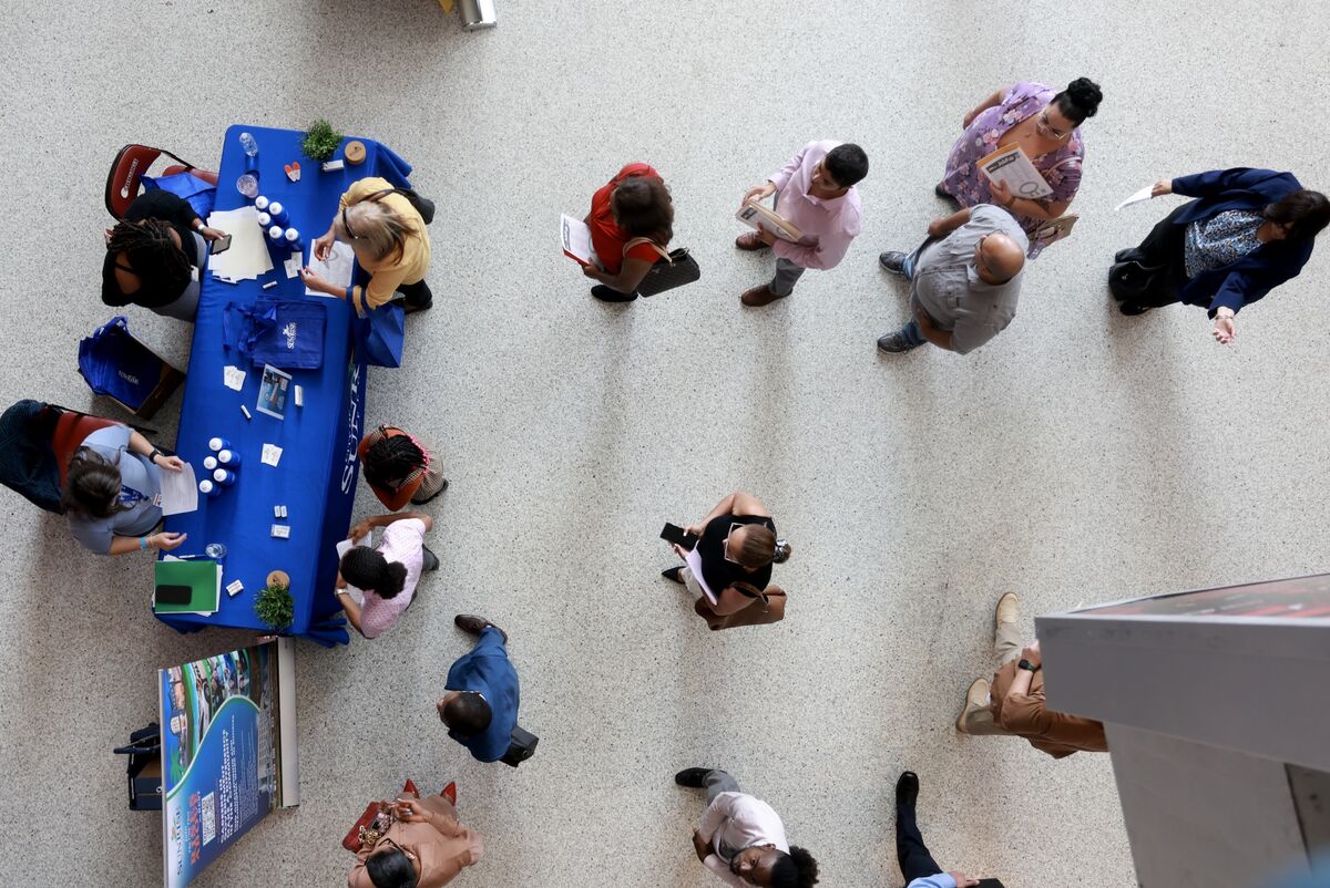 Economists Expect Another Tepid US Jobs Report, Supporting Rate Cut
