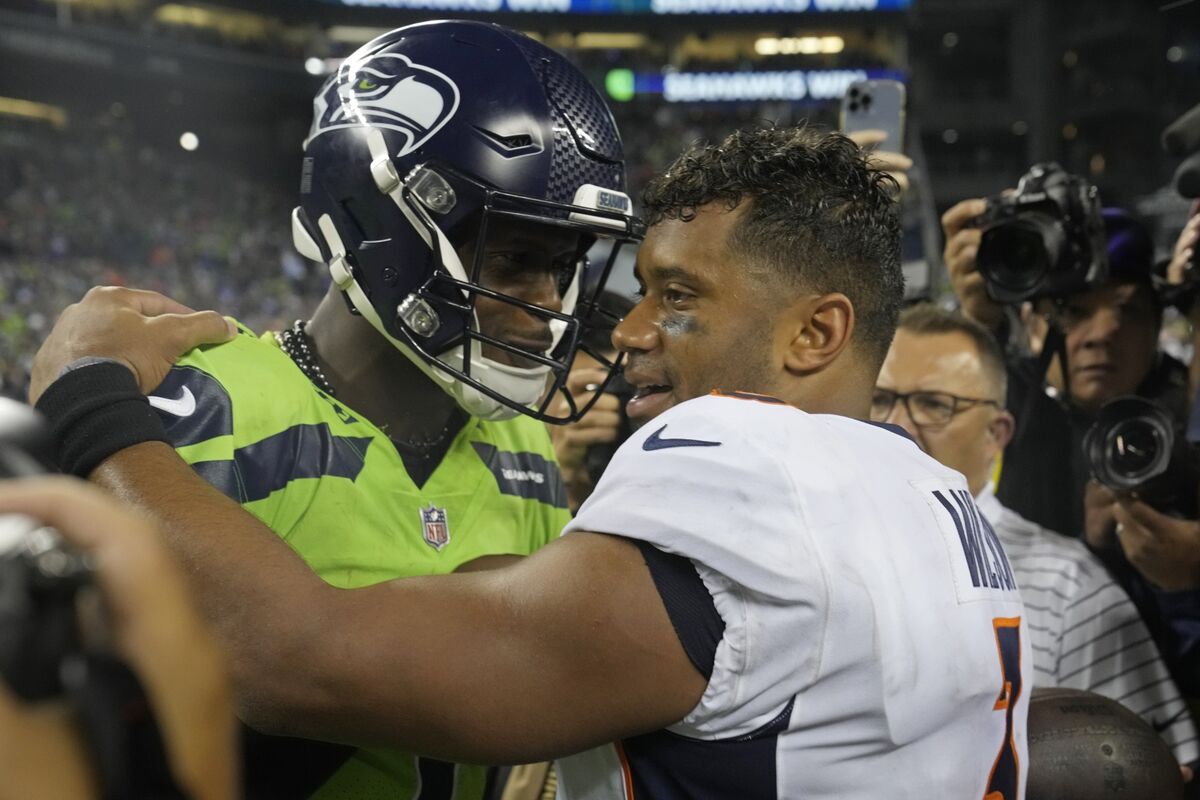 Pregame photos: Broncos arrive and prepare for Week 16 game vs. Rams