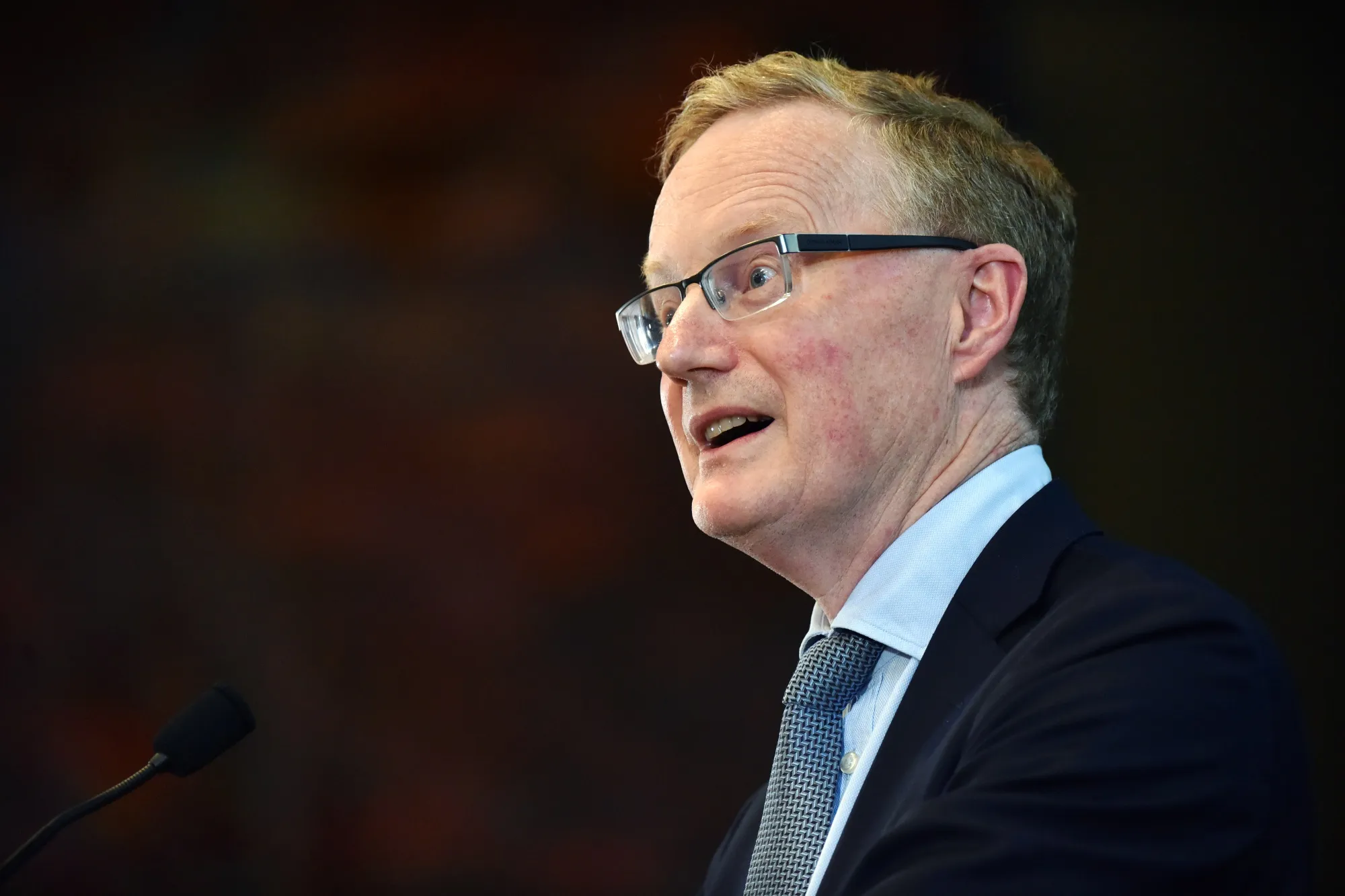 豪中銀総裁、政策金利0.25％になればＱＥは選択肢－可能性低い - Bloomberg