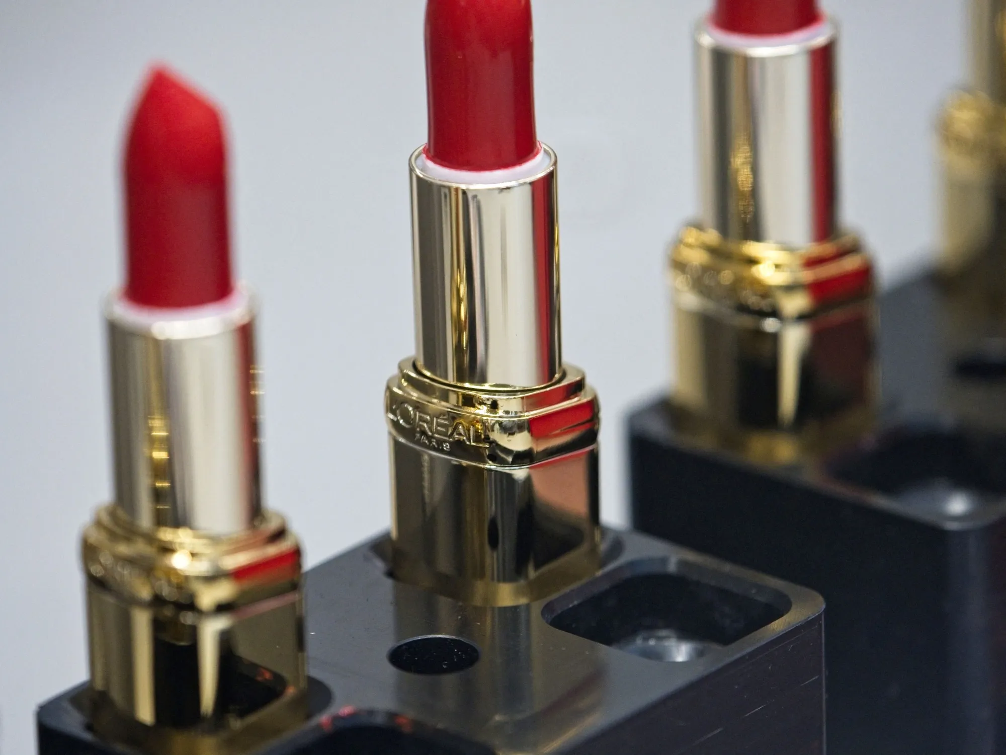 يهتم L’Oréal فقط بوظيفة جمال Armani المربحة يهتم L’Oréal فقط بوظيفة جمال Armani المربحة