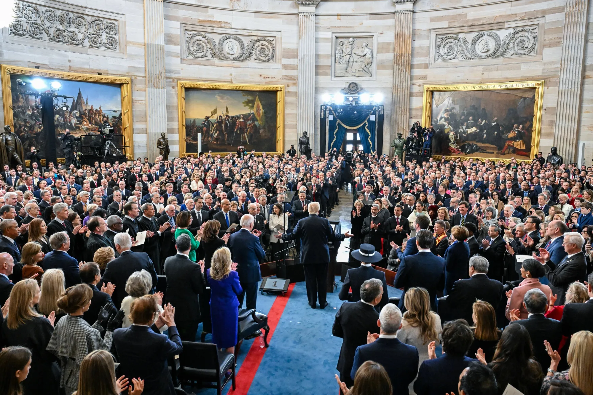 トランプ大統領2期目、レガシーと復讐せめぎ合う－2つの演説が象徴