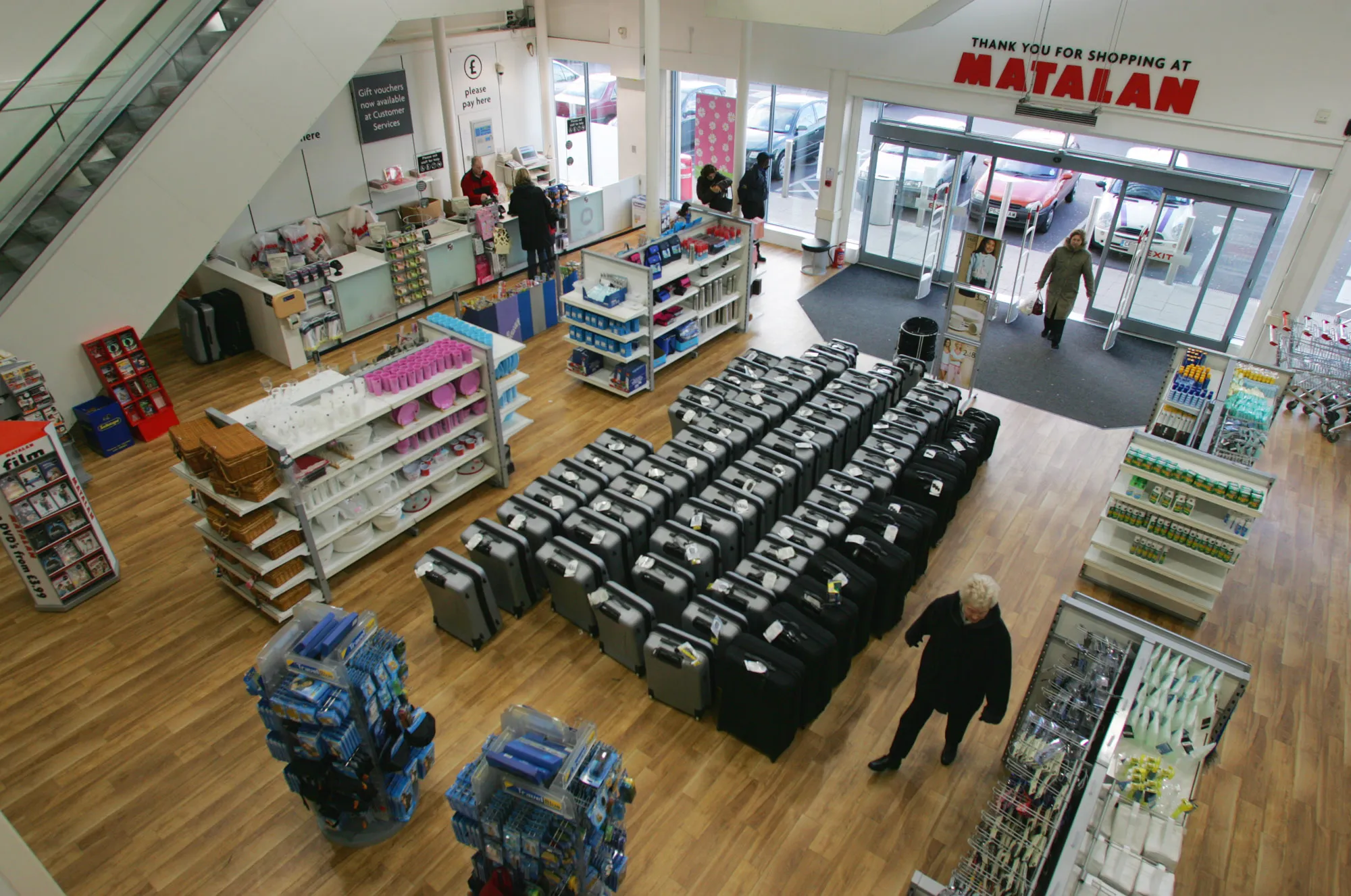 Customers shop in a Matalan store&nbsp;in Dartford, U.K. in 2006.