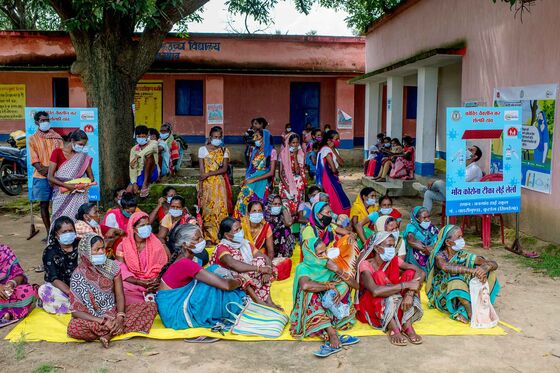 India’s Race to Vaccinate Its Villages Meets With Rural Resistance