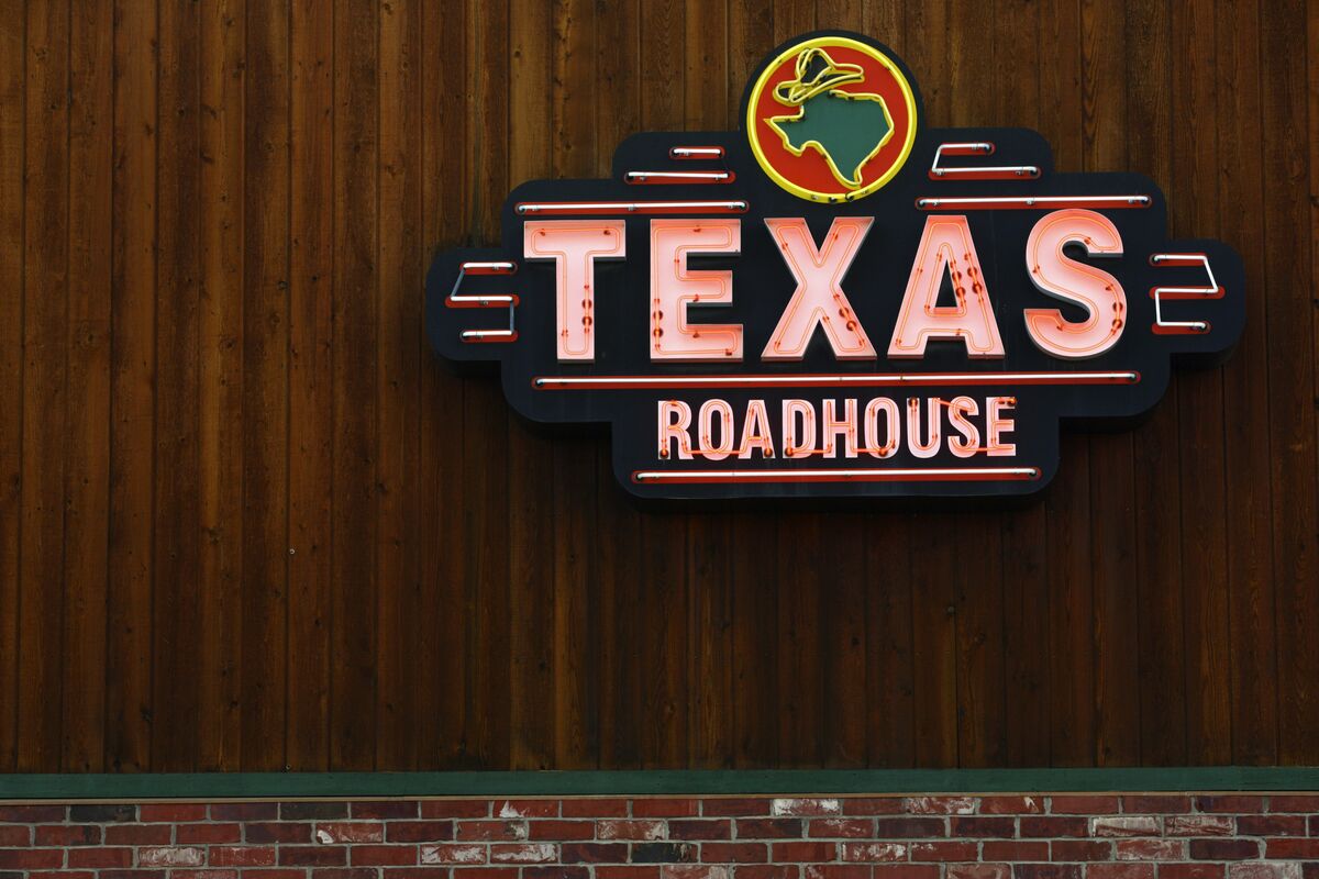 Texas Roadhouse Sees Continued Sales Growth, Better Beef Prices
