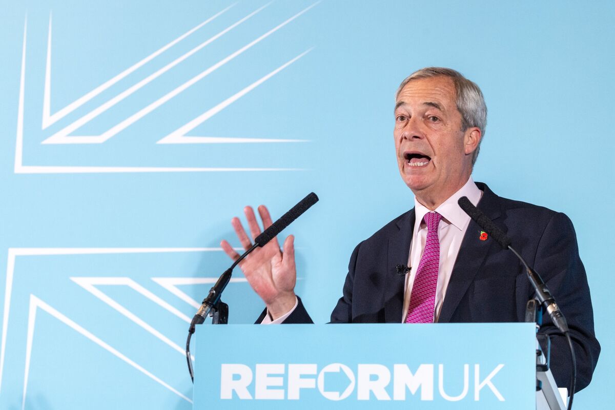 
                            Reform UK’s Farage to Attend Davos Despite Criticizing WEF