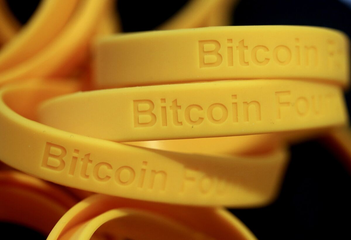 Bitcoin Volatility Intensifies While Exchanges Struggle With Demand -  Bloomberg