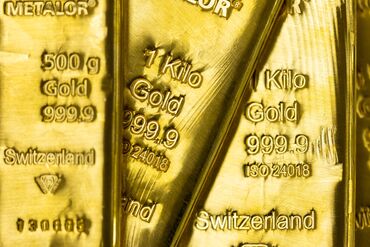 Gold Slides From Record as Precious Metals Join Global Selloff