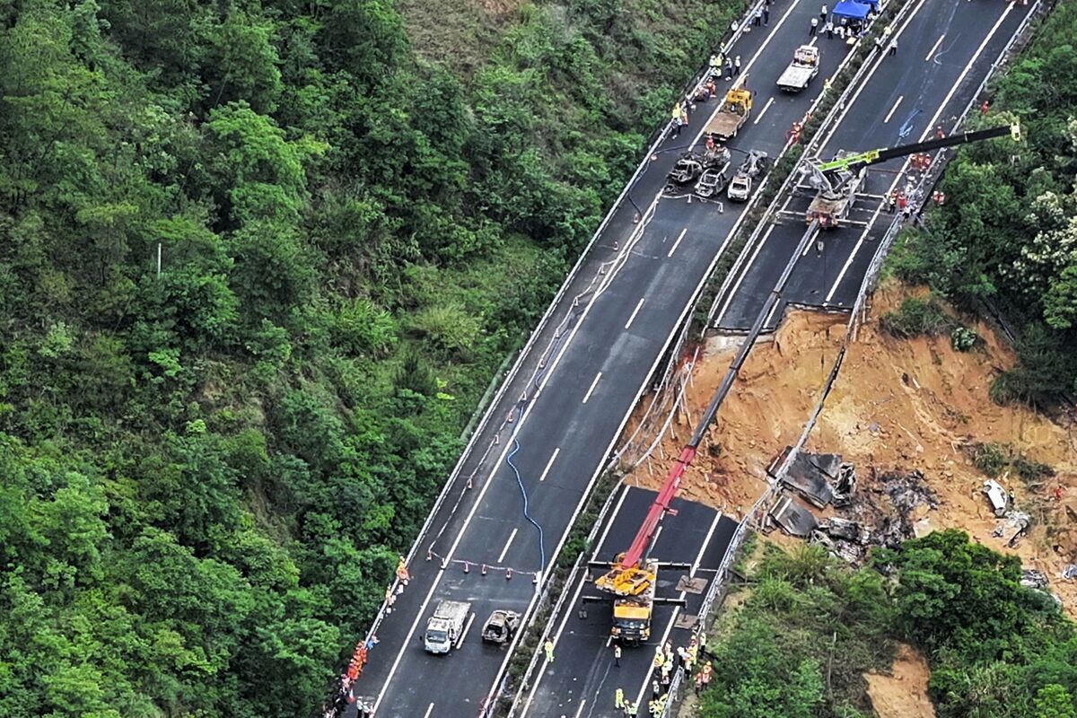 Heavy Rain in China Causes Highway Collapse Leaving 24 Dead - Bloomberg