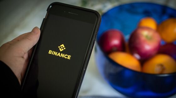 Crypto Giant Binance Weighs Registering With CFTC, Baucus Says