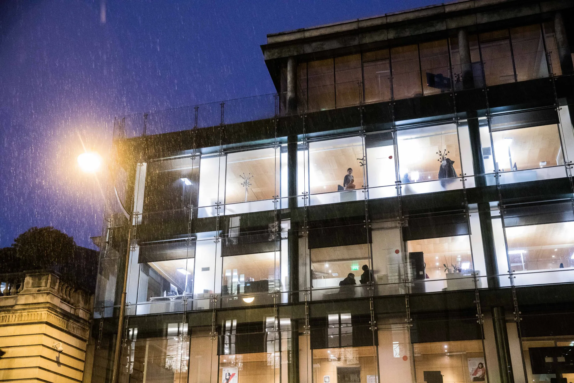 Axa Raises €4 Billion for Property Debt as Rates Lure Investors - Bloomberg
