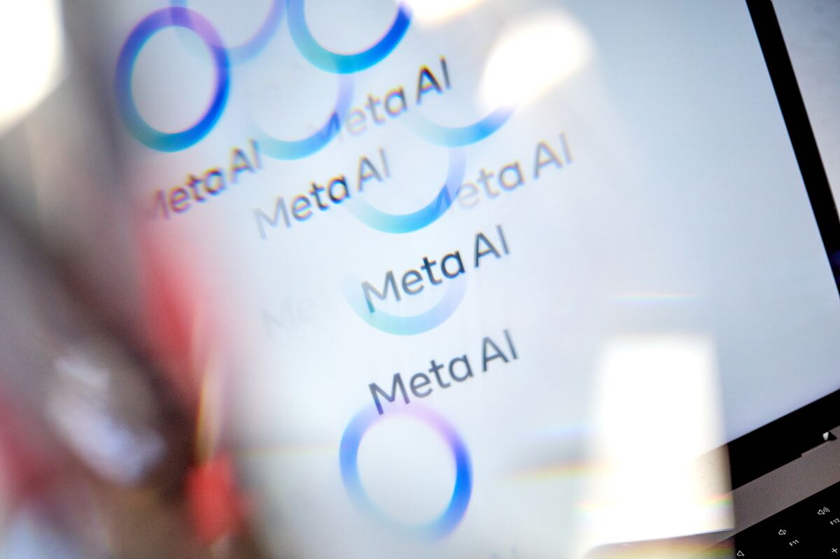 Meta’s Zuckerberg Pushes Highly Paid AI Lab to Build Moneymakers