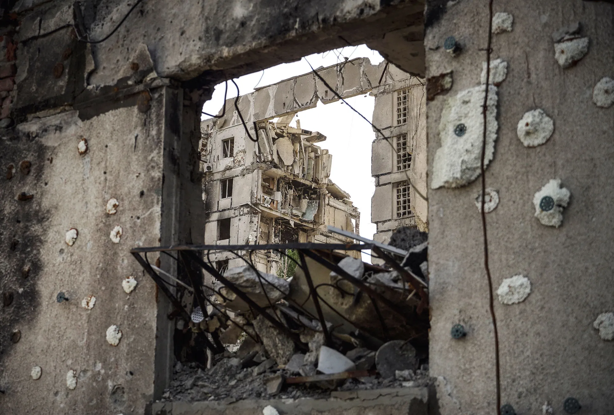 A destroyed building in Mariupol on Aug.&nbsp;28.&nbsp;