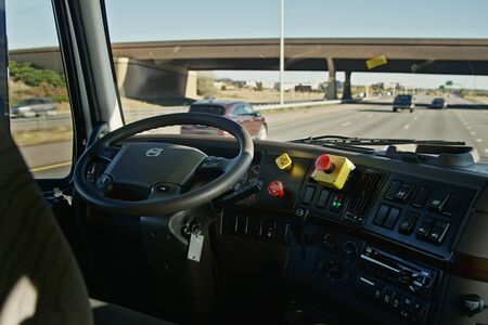 Uber s self driving truck with Budweiser beers makes its first delivery in Colorado   TechWorm - 52