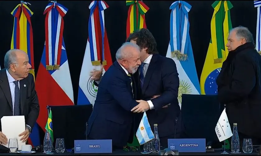 Lula e Milei durante a cúpula do Mercosul