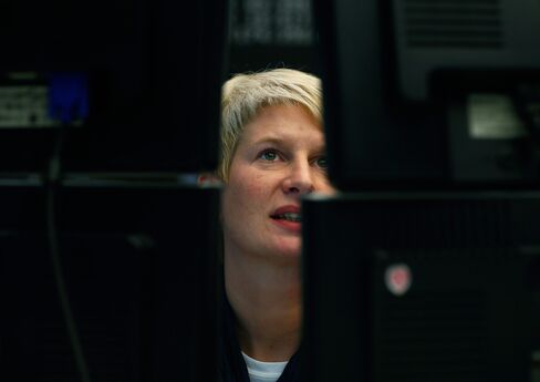 European Stocks Decline as Ministers Debate Bank Aid Positions
