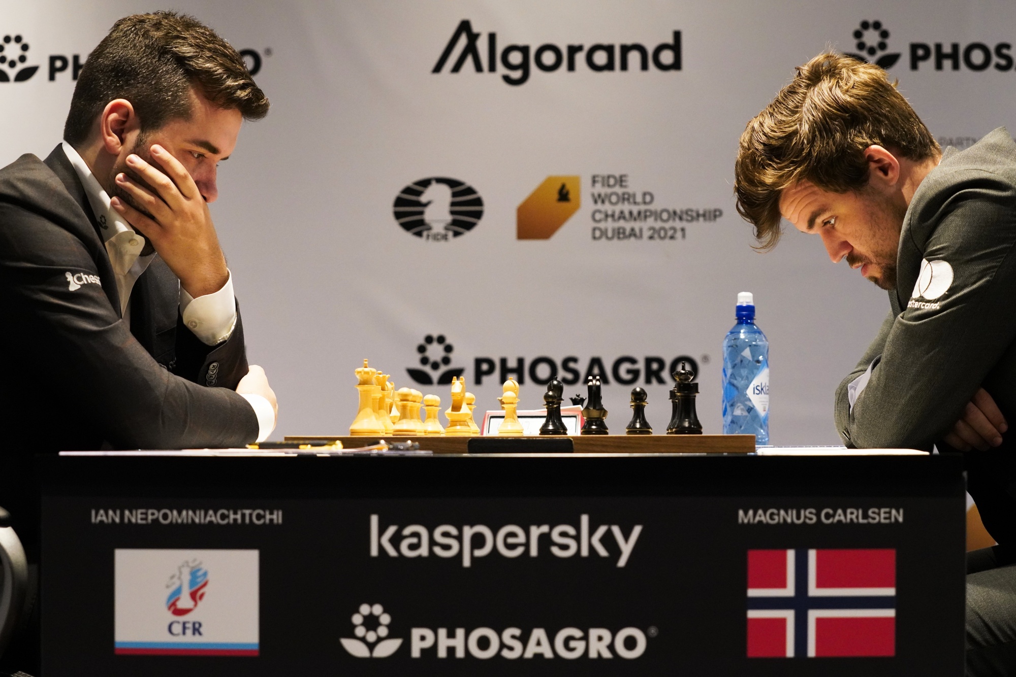 Magnus Carlsen wins second game in world chess championship