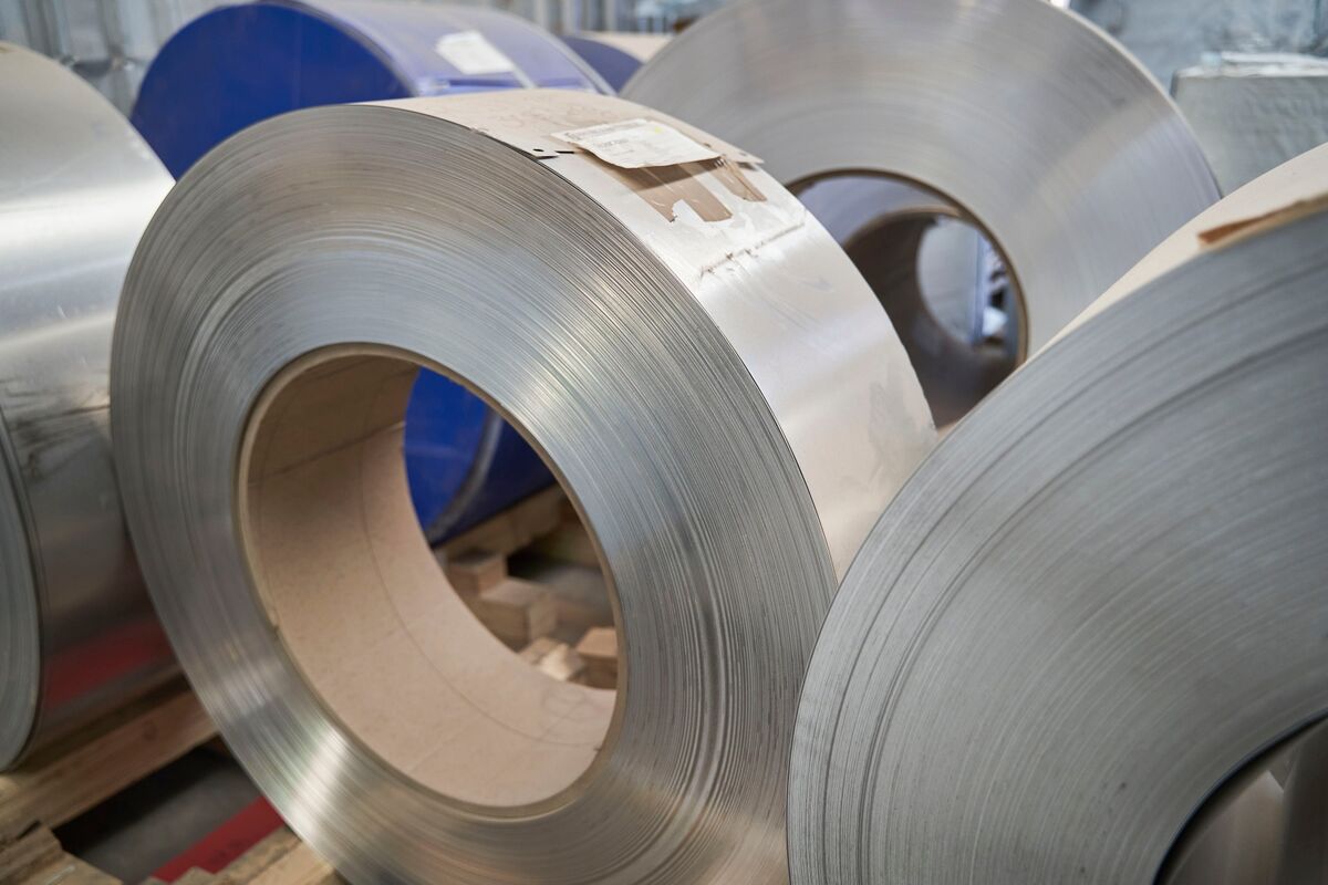 Aluminum Heads for Longest Winning Streak in a Year Before Fed