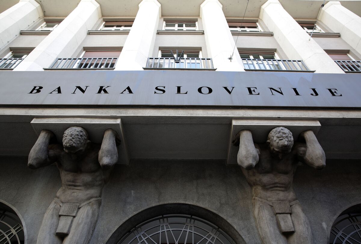 🟪"Nuovo candidato per la guida della banca centrale slovena: inizia la corsa al sostegno politico"