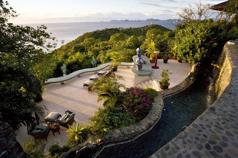 A sculpture-filled spot for sundowners.
