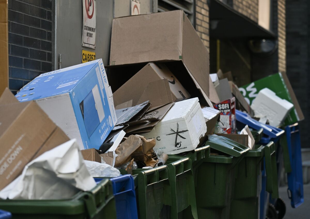 Waste Management of Canada Eyes Selling C$750 Million of Bonds