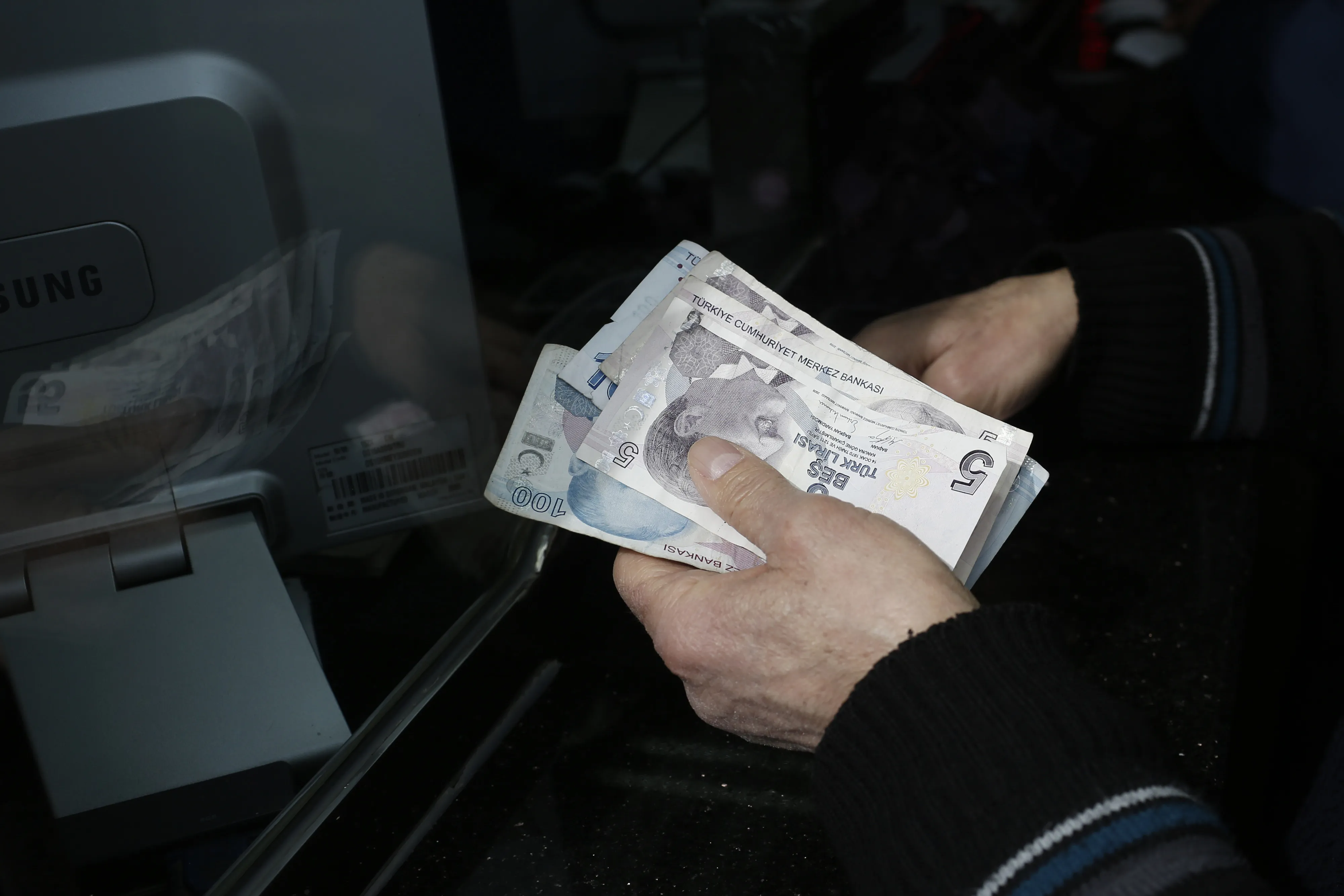 トルコ・リラ脅かす1.8兆円の壁、19年末までに満期の外貨建て債務 - Bloomberg