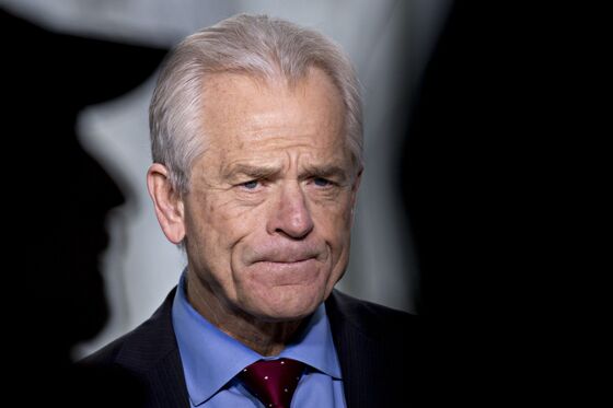 Navarro Blasts Case for Fed Rate Hike to Defend Its Independence