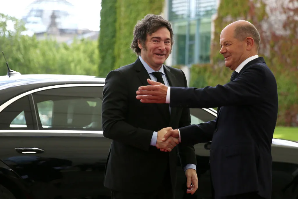 Olaf Scholz greets&nbsp;Javier Milei upon his arrival&nbsp;in Berlin, June 23.