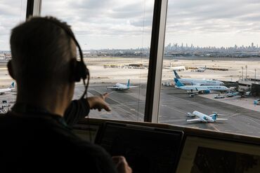United Airlines Gains As Forecast Beats Estimates