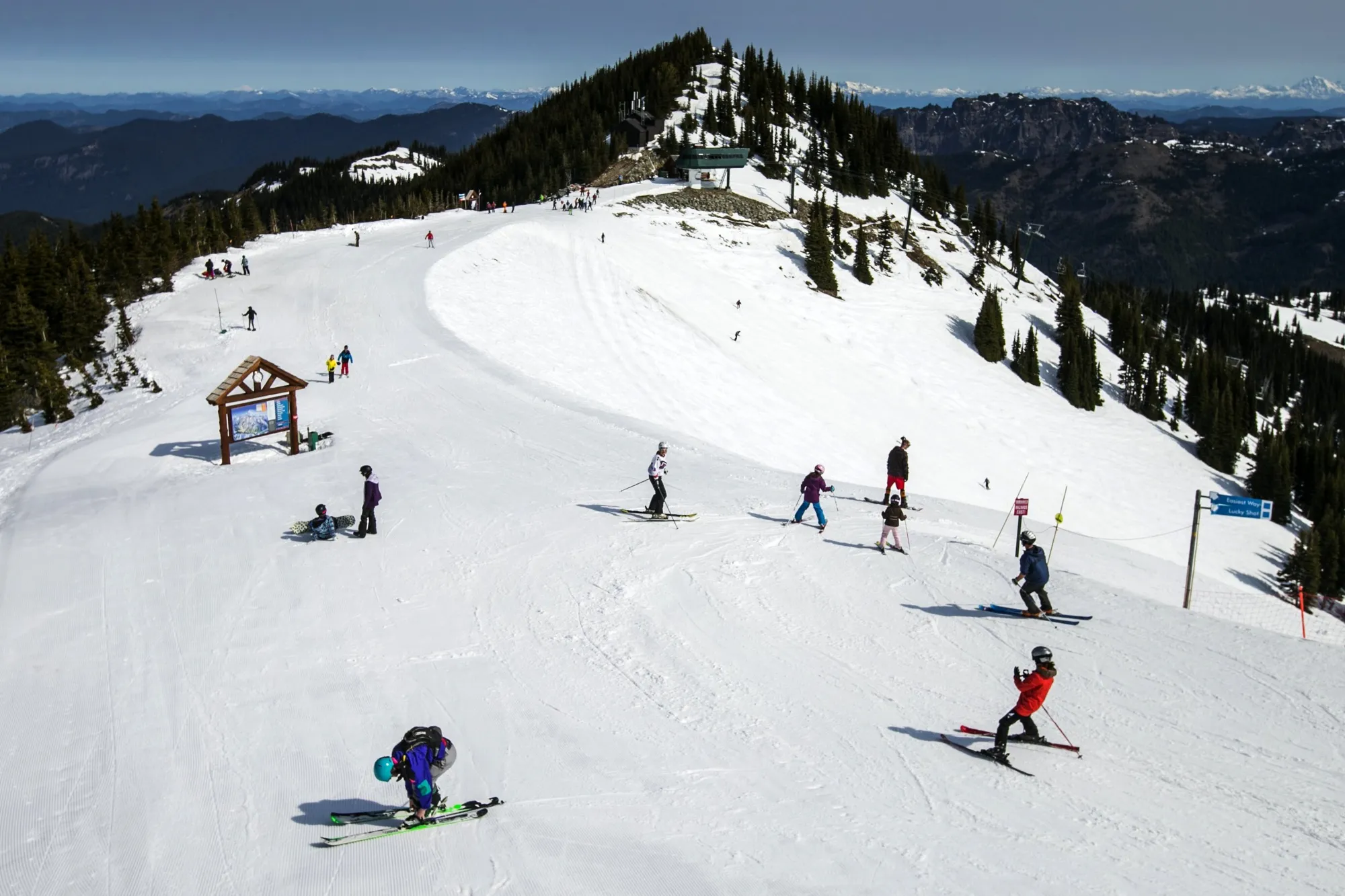 Avalanche At Washington State Ski Resort Kills 1, Traps 5 Bloomberg