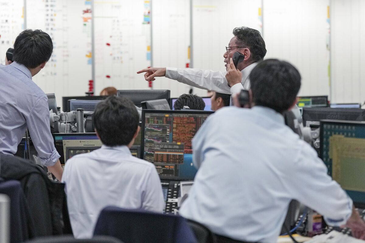 ブルームバーグのニュース記事「【来週の円相場】円安継続、植田日銀総裁の利上げ慎重姿勢で売り圧力」の画像