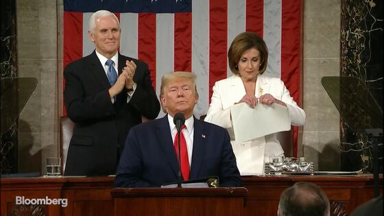 Trump and Pelosi Trade Snubs at Deeply Partisan State of Union