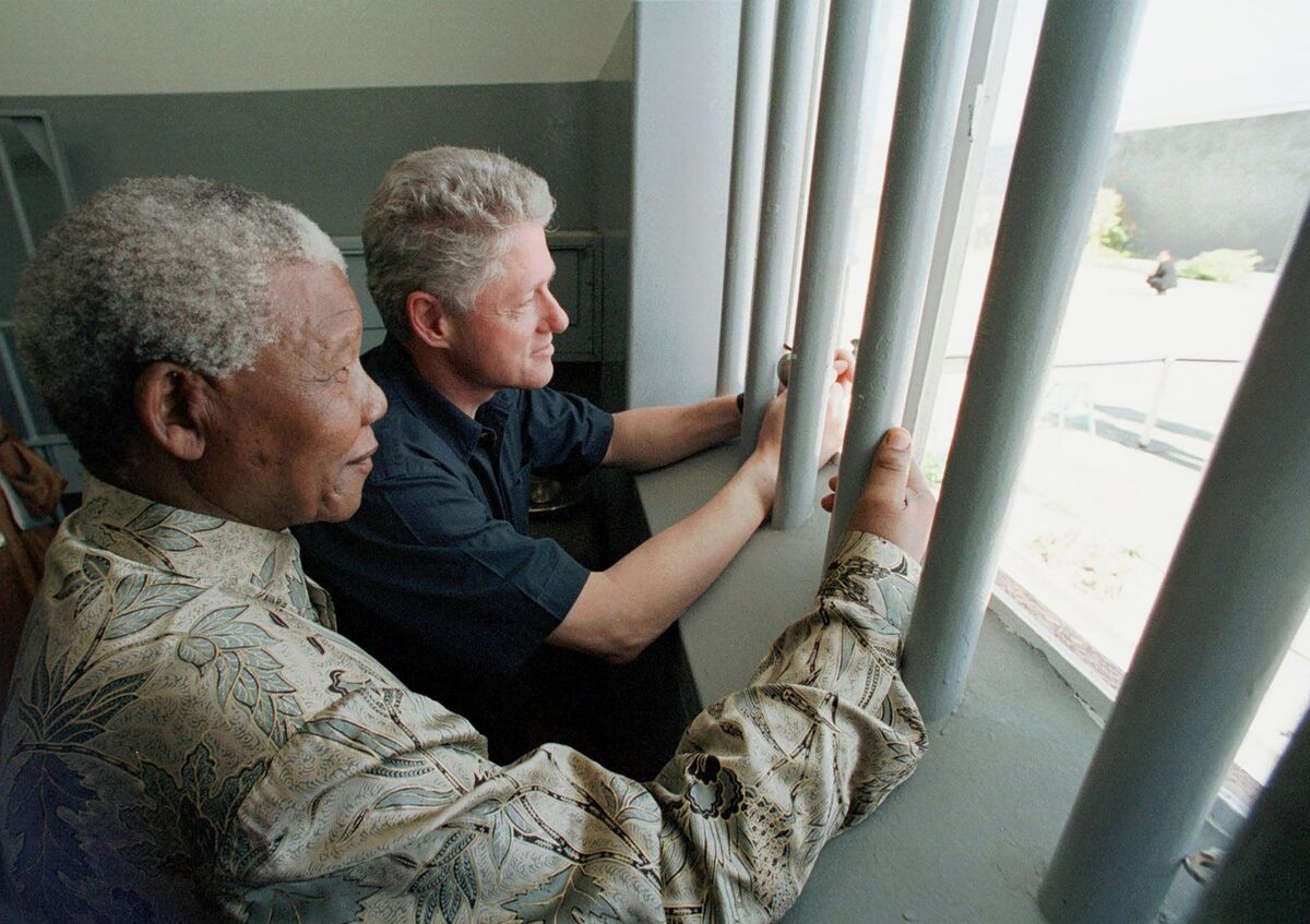 South African Minister Objects to U.S. Sale of Mandela’s Cell Key