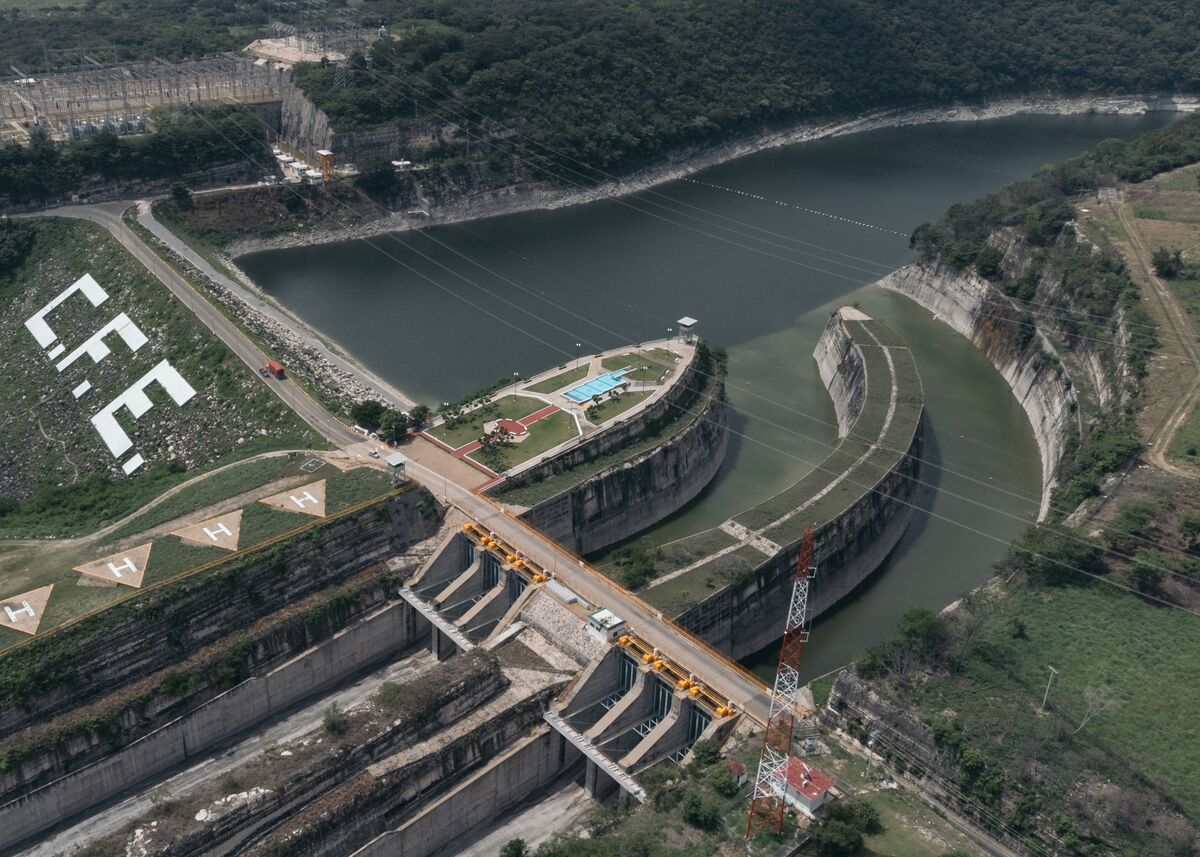 Mexico’s State Utility Eyes $1 Billion Offering to Boost Grid