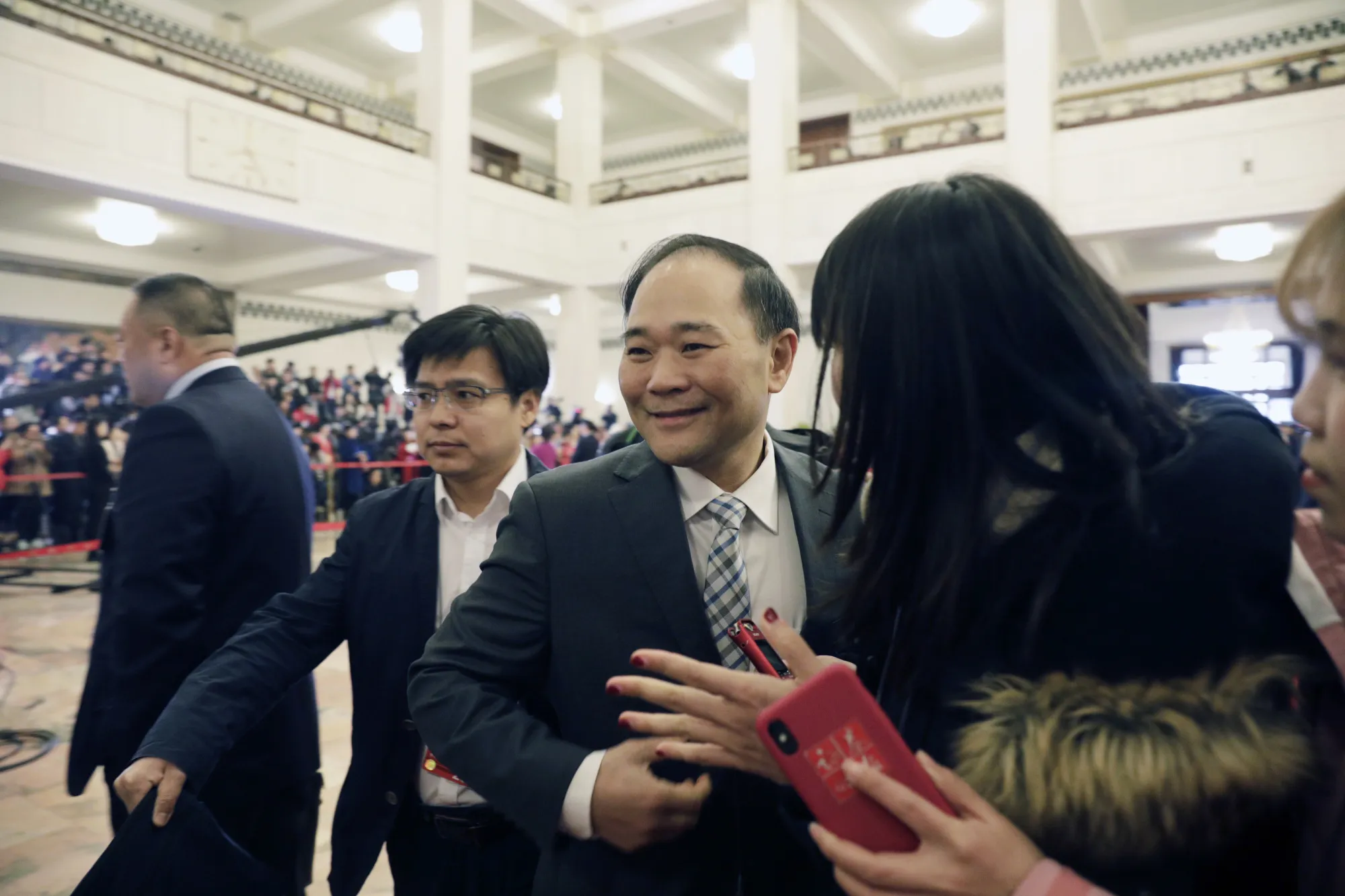 Li Shufu, center.