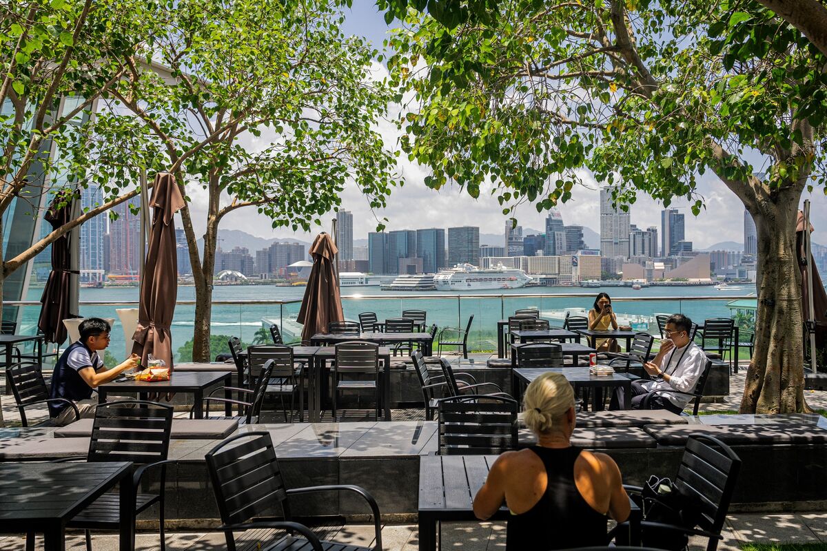 Hong Kong’s Economy Slows More Than Forecast Despite Export Boom