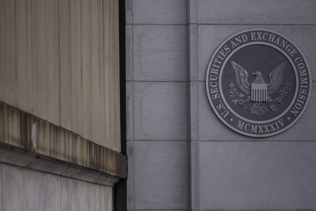 EXCLUSIVE U.S. SEC opens inquiry into Wall Street banks' staff