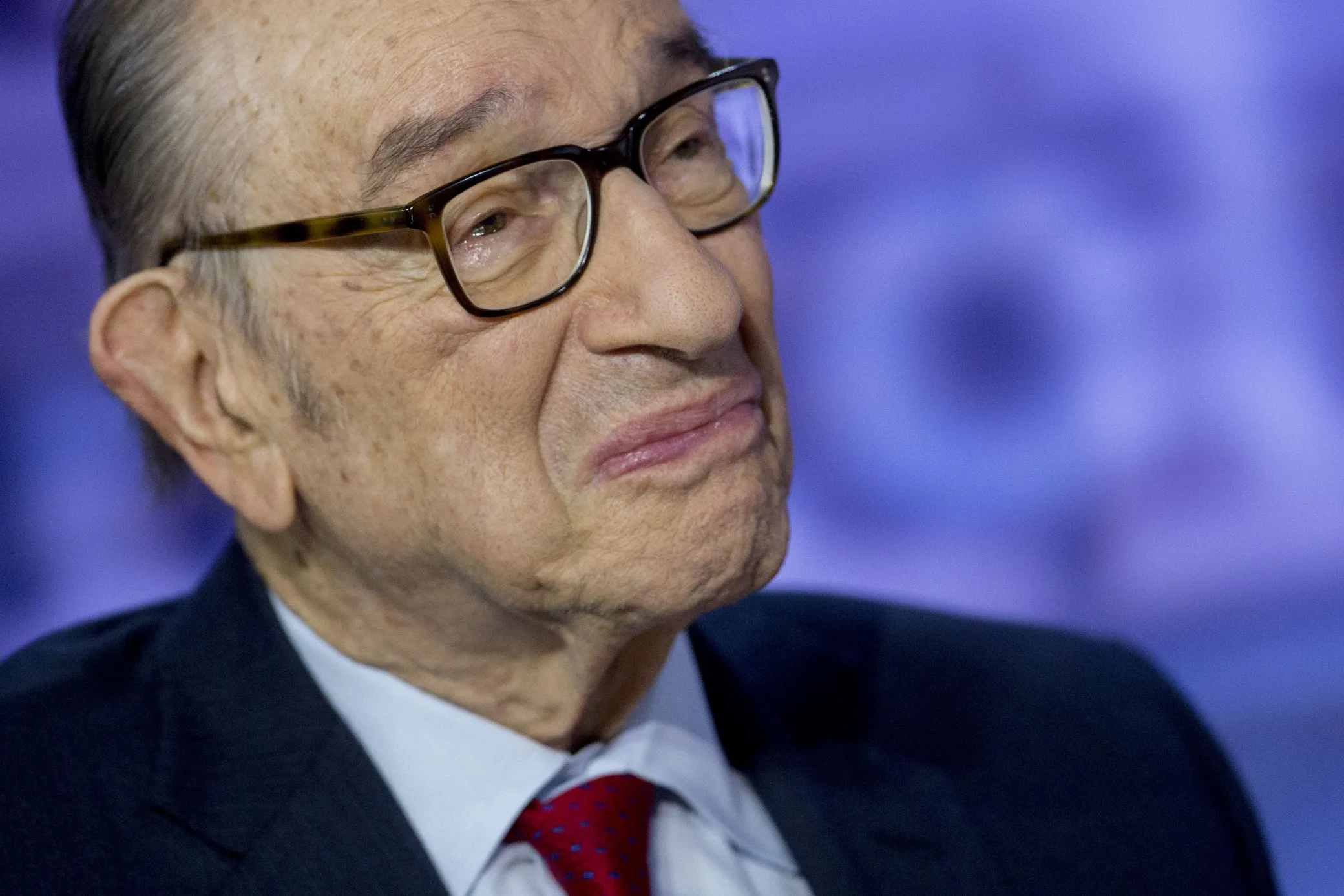 Greenspan Says U.S. May Be Seeing First Signs of Inflation - Bloomberg