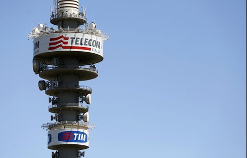 Telecom Italia Is Said to Face About 6% Cut in Grid-Access Fees
